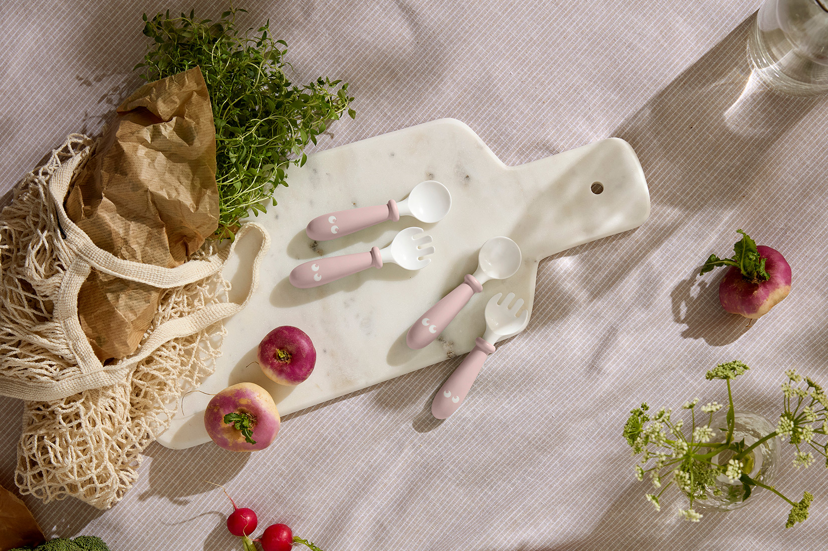 240607-2024-91_Babybjörn_lookbook_Kitchen_0156_crop_rosa